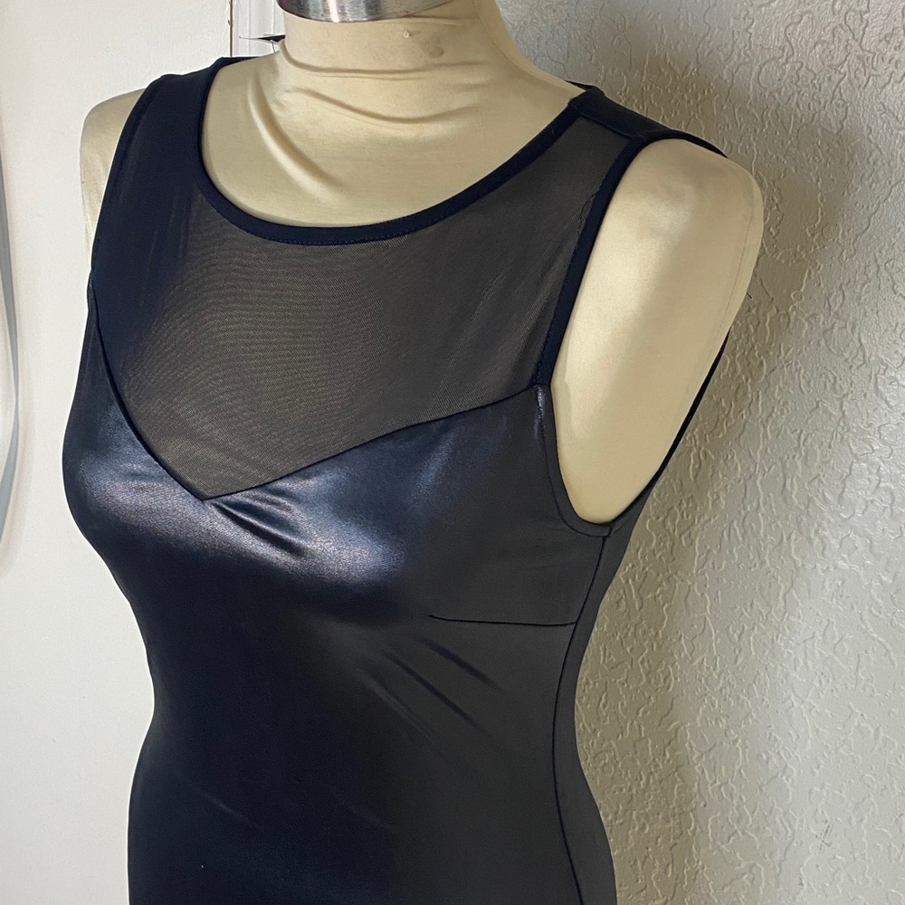 Elegant and sexy fitted black faux leather dress Sleeveless - Picture 5 of 12